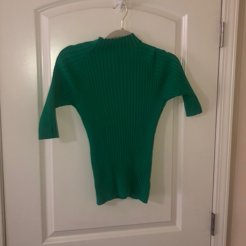 Green stretch mock turtleneck sweater